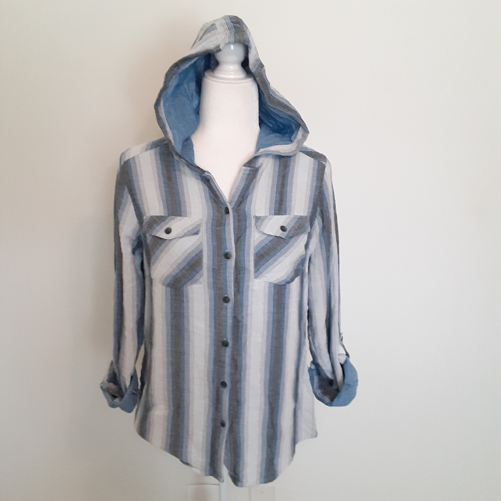 BOSTON TRADERS HOODED BUTTON UP TOP